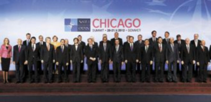 Los dirigentes de los países miembros de la Alianza posan para la foto de familia en Chicago. / Reuters.