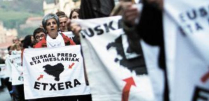 Familiares de presos etarras reclaman el acercamiento de los reclusos a las cárceles del País Vasco. / Reuters