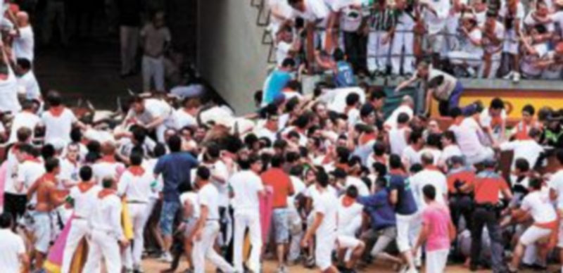 Enorme tapón a la entrada de la plaza de toros