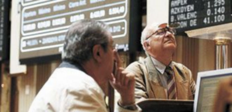 Dos agentes bursátiles