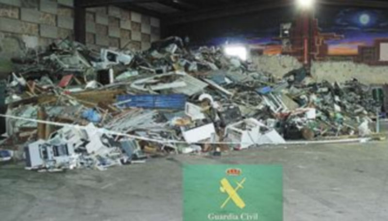 La Guardia Civil interviene 50 toneladas de diferentes metales a esta red. / Ical