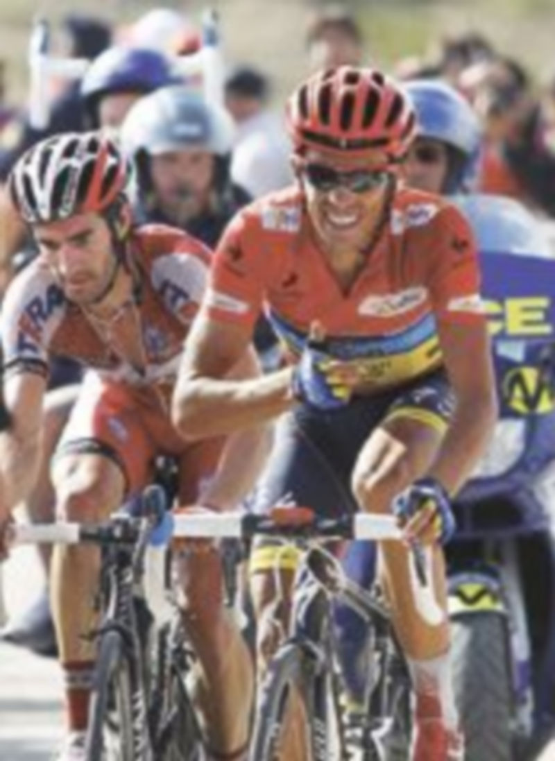 Contador llegó a la meta junto a Dani Moreno. / M. Vidal (Reuters)