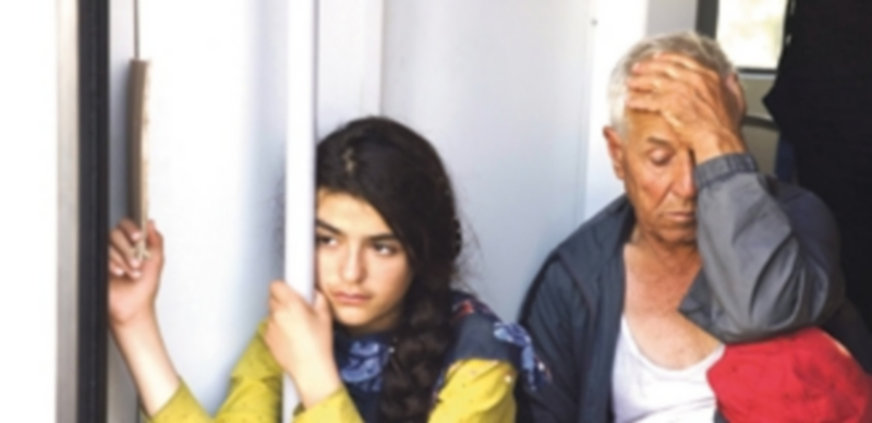 Algunos refugiados sirios viajan en un tren en la ciudad croata de Beli Manastir intentando llegar a Hungría. / Efe