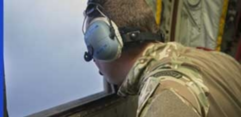 Un oficial de la Marina británica