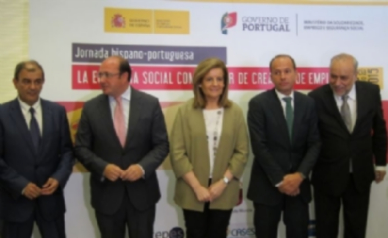 La ministra Fátima Báñez junto a su homólogo portugués