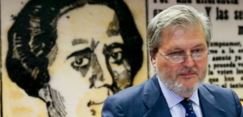 Méndez de Vigo durante su primera comparecencia como ministro en la Comisión de Cultura del Senado. / Efe