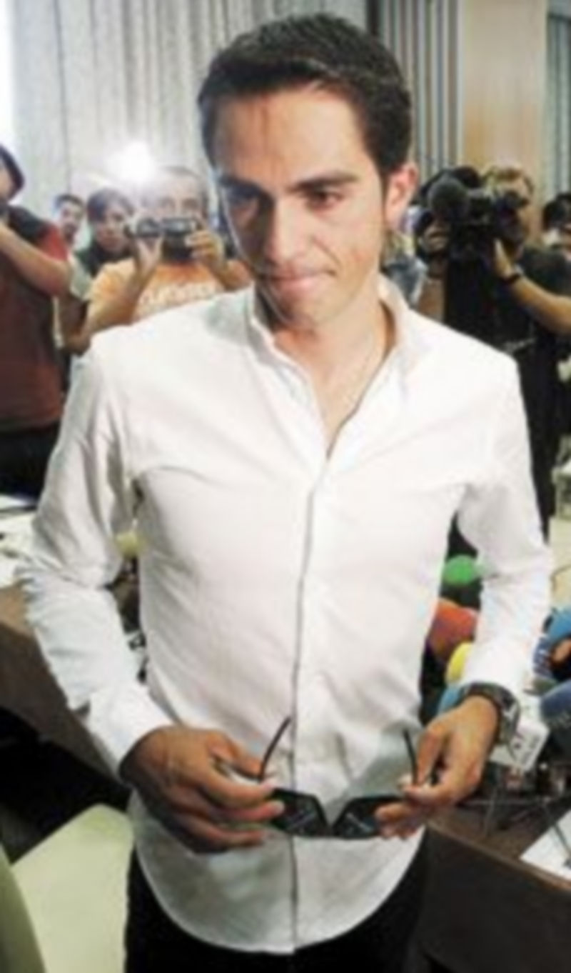 Contador apuntó que defenderá su inocencia a capa y espada. / EFE