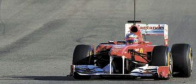 El asturiano consiguió su primera ‘pole’ en el trazado malayo al volante de un Renault. / Efe