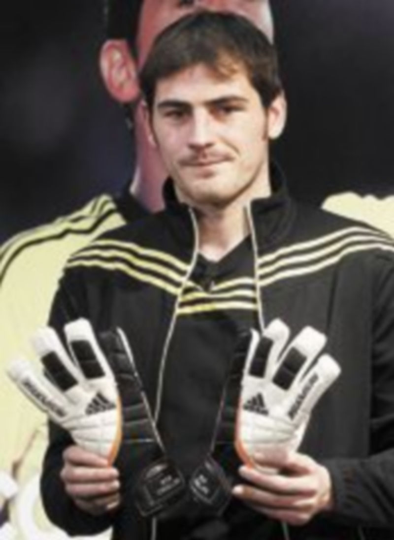 Casillas seguirá llevando la marca Adidas. / Reuters.