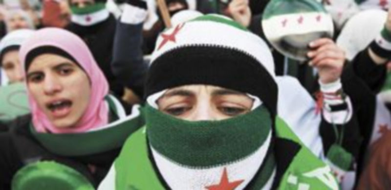 Miles de personas salieron a la calle en diferentes localidades para conmemorar el primer aniversario del inicio de la ‘Primavera Árabe’ en Siria. / Reuters.