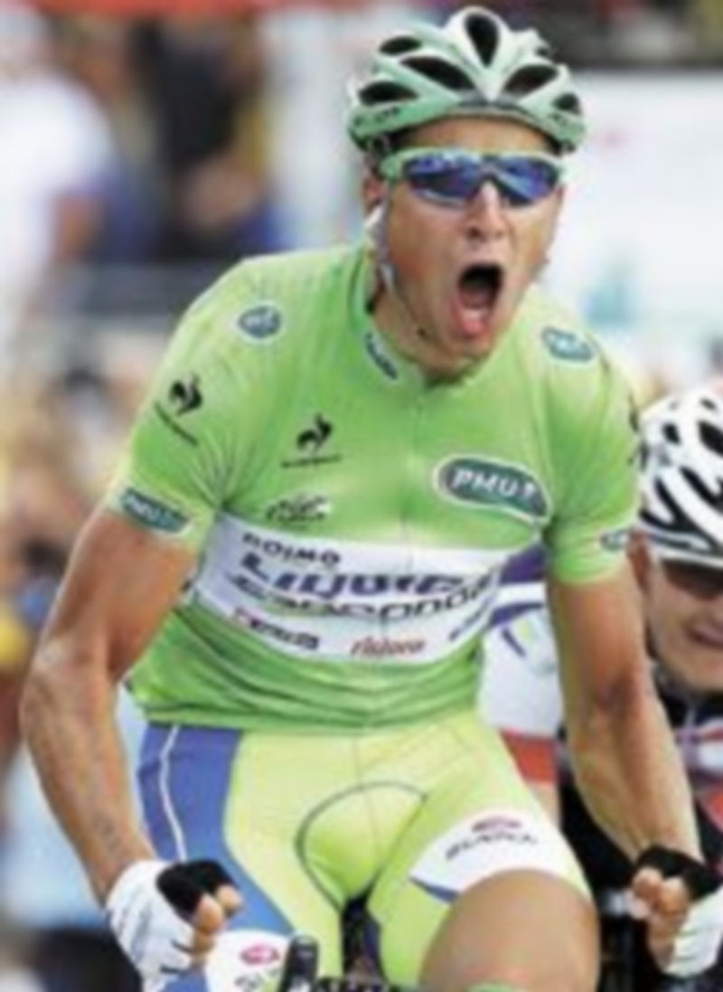 Sagan superó en los metros finales al alemán Greipel. / B. Cristel (Reuters)