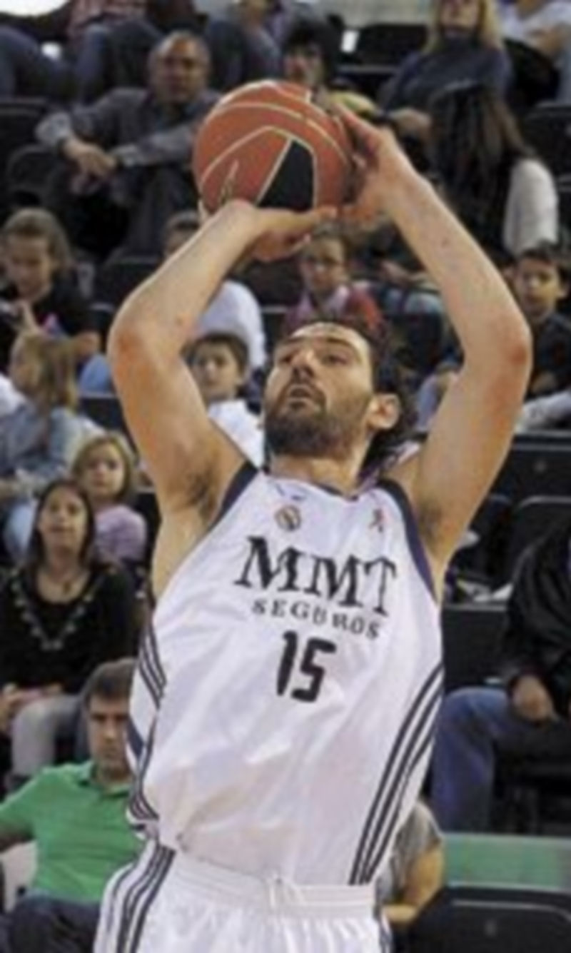 Jorge Garbajosa es una de las amenazas para el Barcelona. / Efe