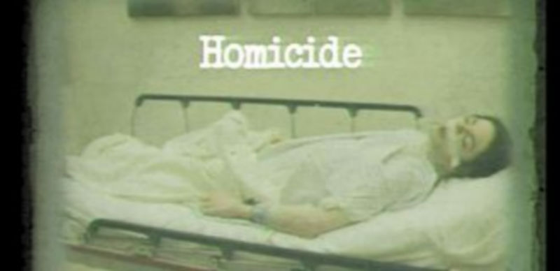 Ésta es la última foto del artista que fue mostrada ayer en la vista inicial del juicio.