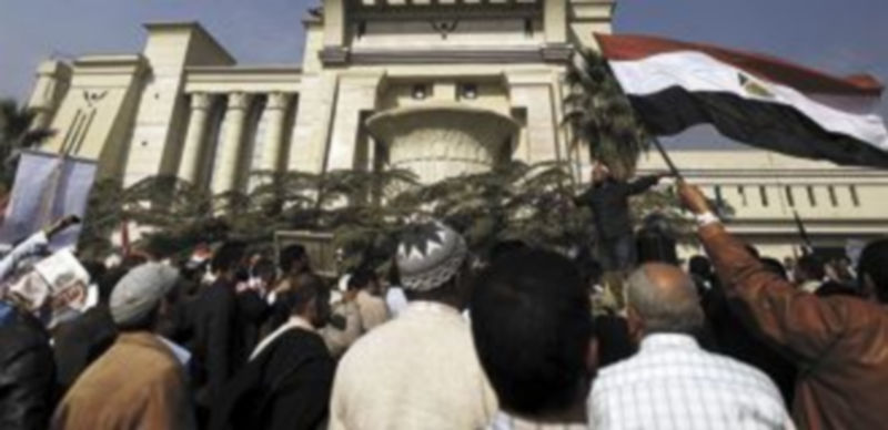 Miles de personas se concentraron a las puertas de la corte