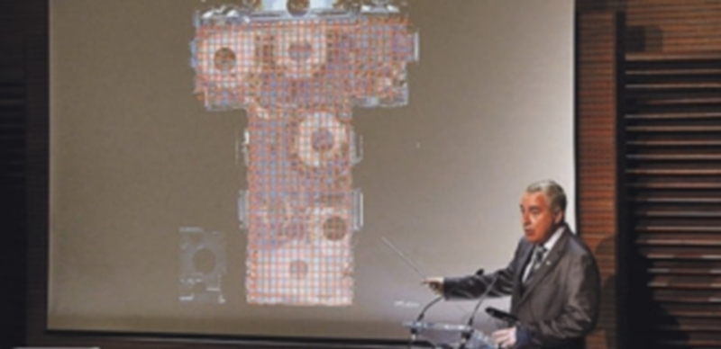 Presentación de los resultados del georradar por Luis Avial. / javier lizón (Efe)