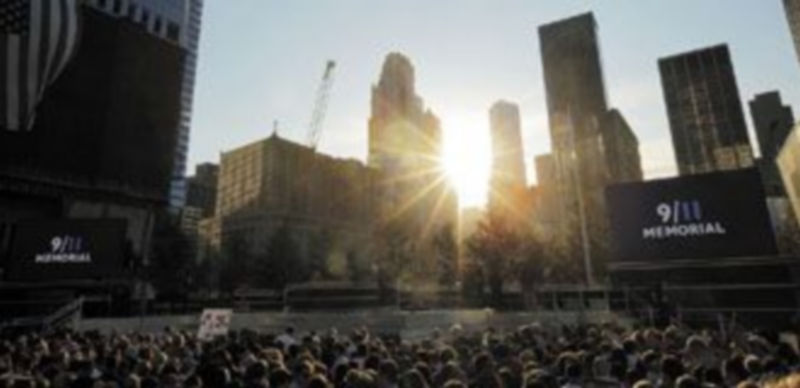 El radiante sol y el cielo azul puro con el que se obsequió ayer a la ciudad de los rascacielos fueron los mismos de aquel día maldito. / Reuters