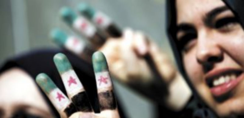 Al menos 24.000 civiles han huido de la violencia desatada en el país y se han agolpado en los campos de refugiados que hay en las fronteras. / Reuters.