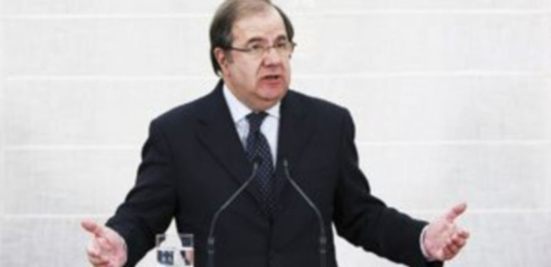 El presidente de la Junta expuso durante más de una hora las grandes cifras de las cuentas de la Comunidad para el año 2012. / Ical