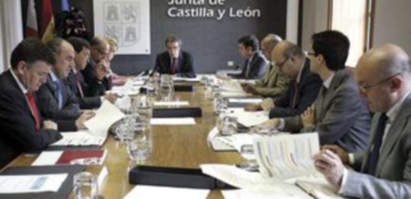 El consejero de Presidencia se reunió con los presidentes de las diputaciones provinciales y el de la FEMP. / Ical