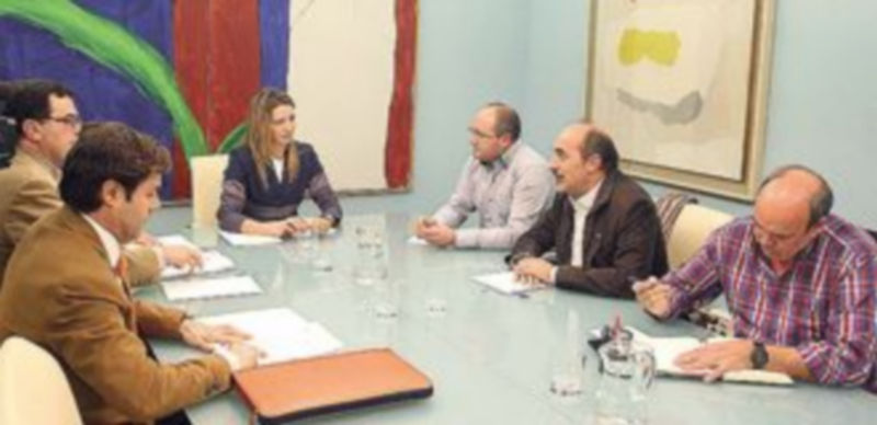 Alicia García se reúne con el Comité Intercentros de Paradores. / Ical