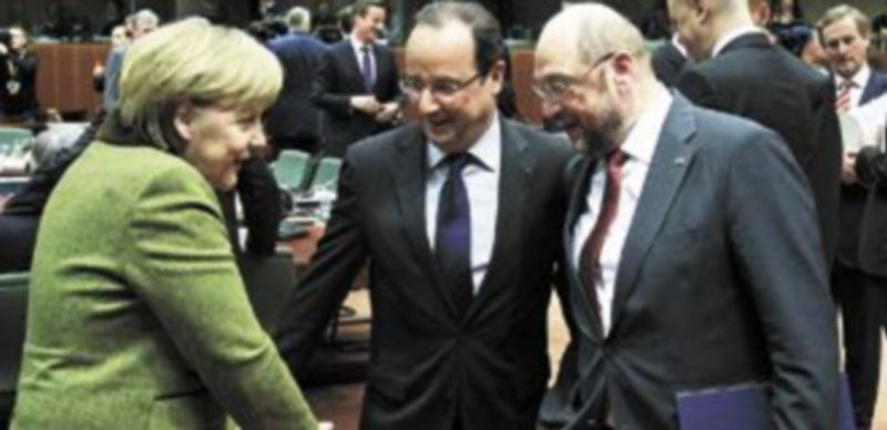 Angela Merkel saluda a Francois Hollande