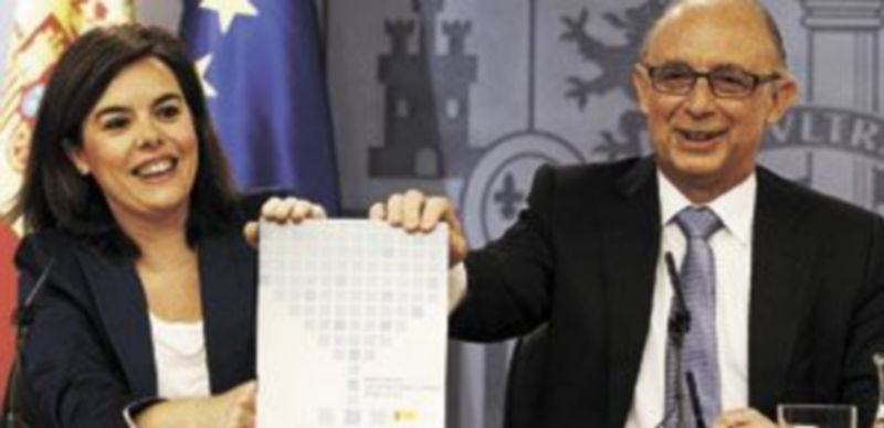 La portavoz del Ejecutivo central -junto a Montoro- asegura que este proyecto se basa en la racionalidad