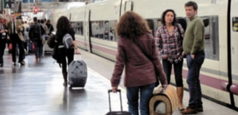 El número de usuarios que se decanta por viajar por el territorio nacional en ferrocarril ha aumentado considerablemente. / Europa Press