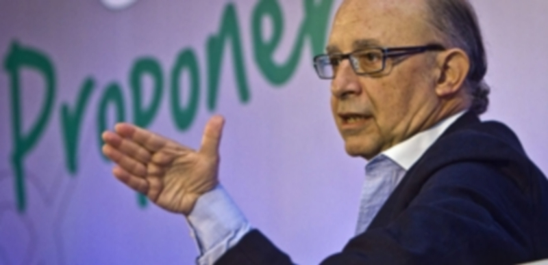 Un turista chino toma una instantánea durante su visita a España. / EP