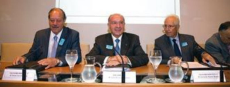 Fermoso (c) preside la asamblea general ordinaria de Caja Duero. / Ical