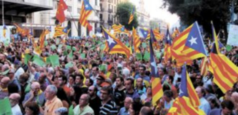 Multitudinaria manifestación en pro de la secesión de la comunidad mediterránea celebrada el pasado martes. / Europa Press