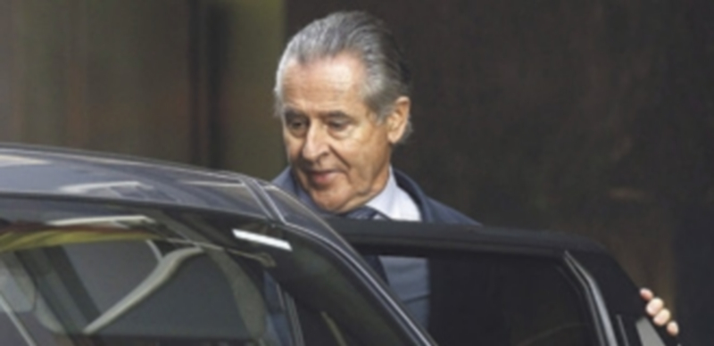 Blesa entra en un coche a su salida de la Audiencia Nacional