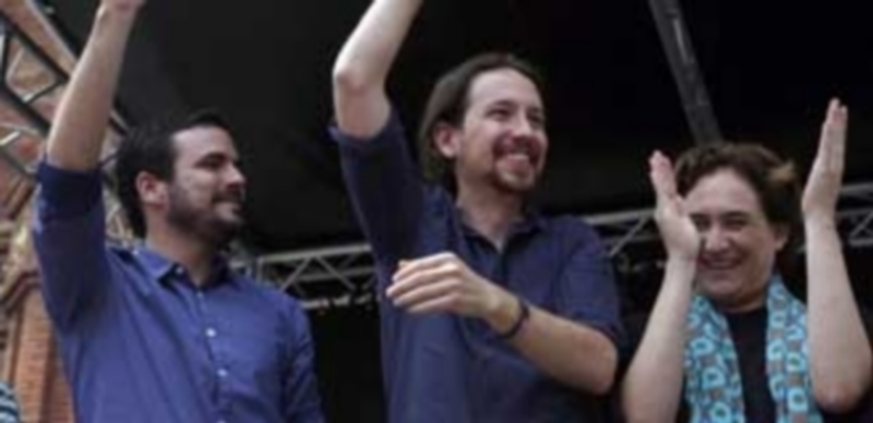 El líder de Podemos y candidato a la Moncloa Pablo Iglesias junto a Alberto Garzón y la alcaldesa de Barcelona Ada Colau. / Efe