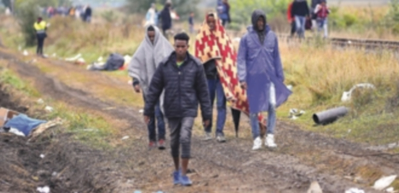 Miles de refugiados continúan llegando a las fronteras de la Unión Europea a través del Mar Mediterráneo. / EFE