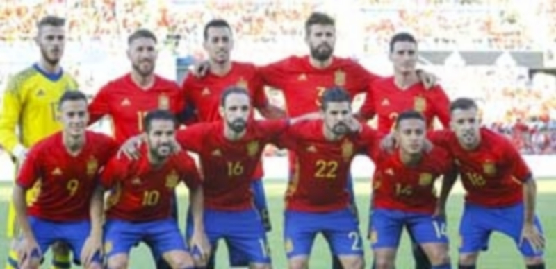 La hora del campeón 1 Del Bosque sacará en el estreno un once titular muy parecido al de la última derrota ante Georgia. Las principales dudas estarán en la portería