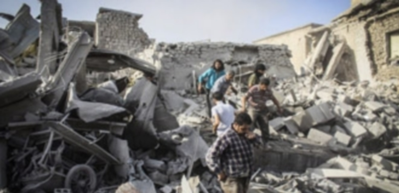 Posición bombardeada por la aviación en una ciudad siria ocupada por los rebeldes que ahora defenderá EEUU. / Efe