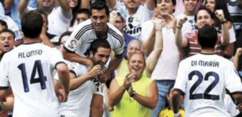 El tanto anotado por el argentino Gonzalo Higuaín no sirvió para que los tres puntos se quedaran en Chamartín. / Juan Medina (Reuters)