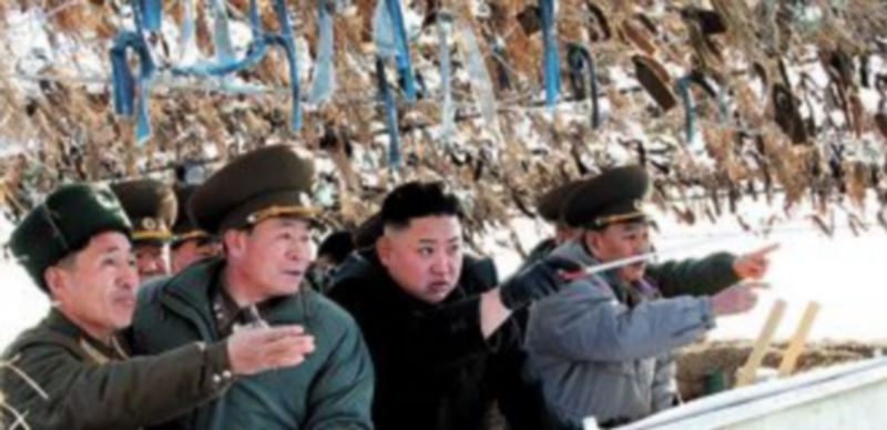 Kim Jong-un se encuentra en la frontera con Corea del Sur para dirigir los ejercicios militares del Ejército. / Reuters