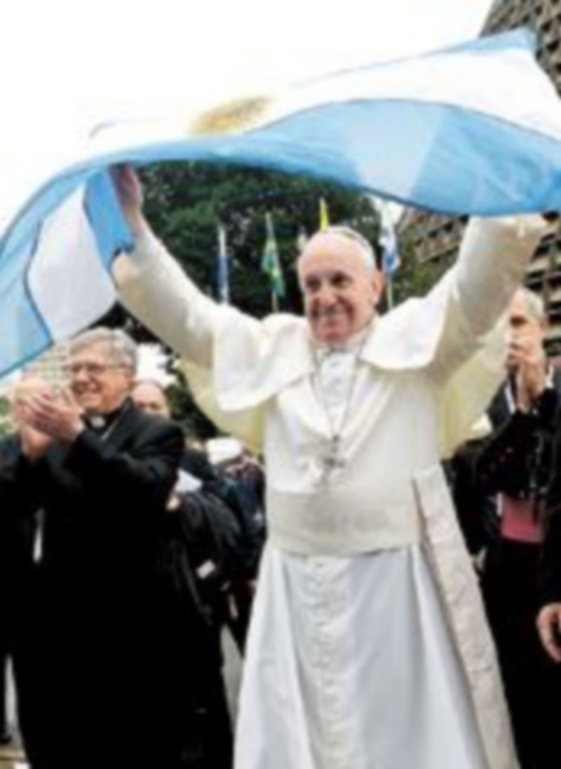 El Papa Francisco se reunió con jóvenes compatriotas. / Reuters