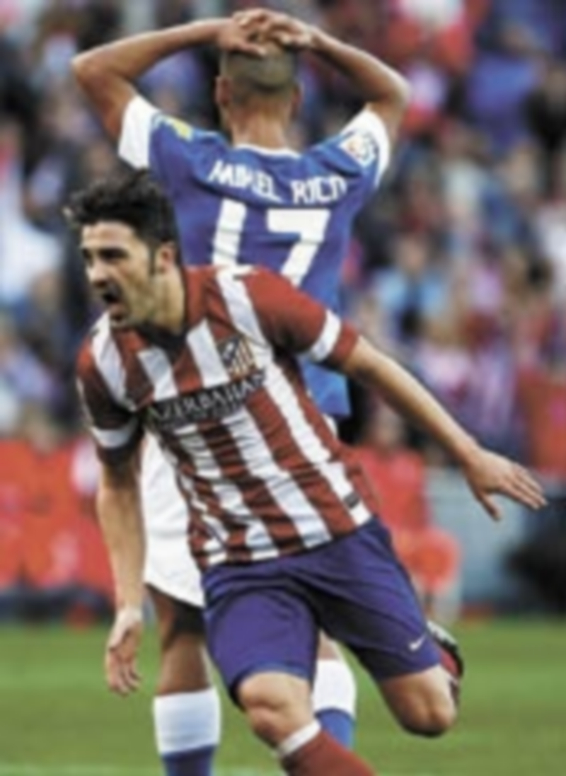 El ‘Guaje’ abrió el marcador en el Vicente Calderón.  / Reuters
