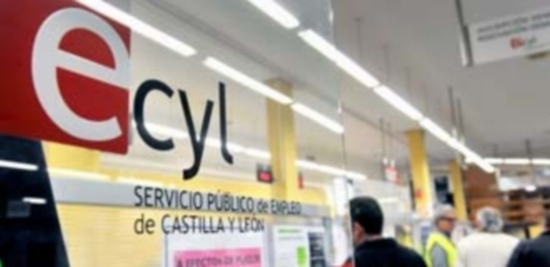 La oficina de empleo de Segovia recoge a menudo solicitudes de trabajo de personas mayores de 55 años. / Kamarero