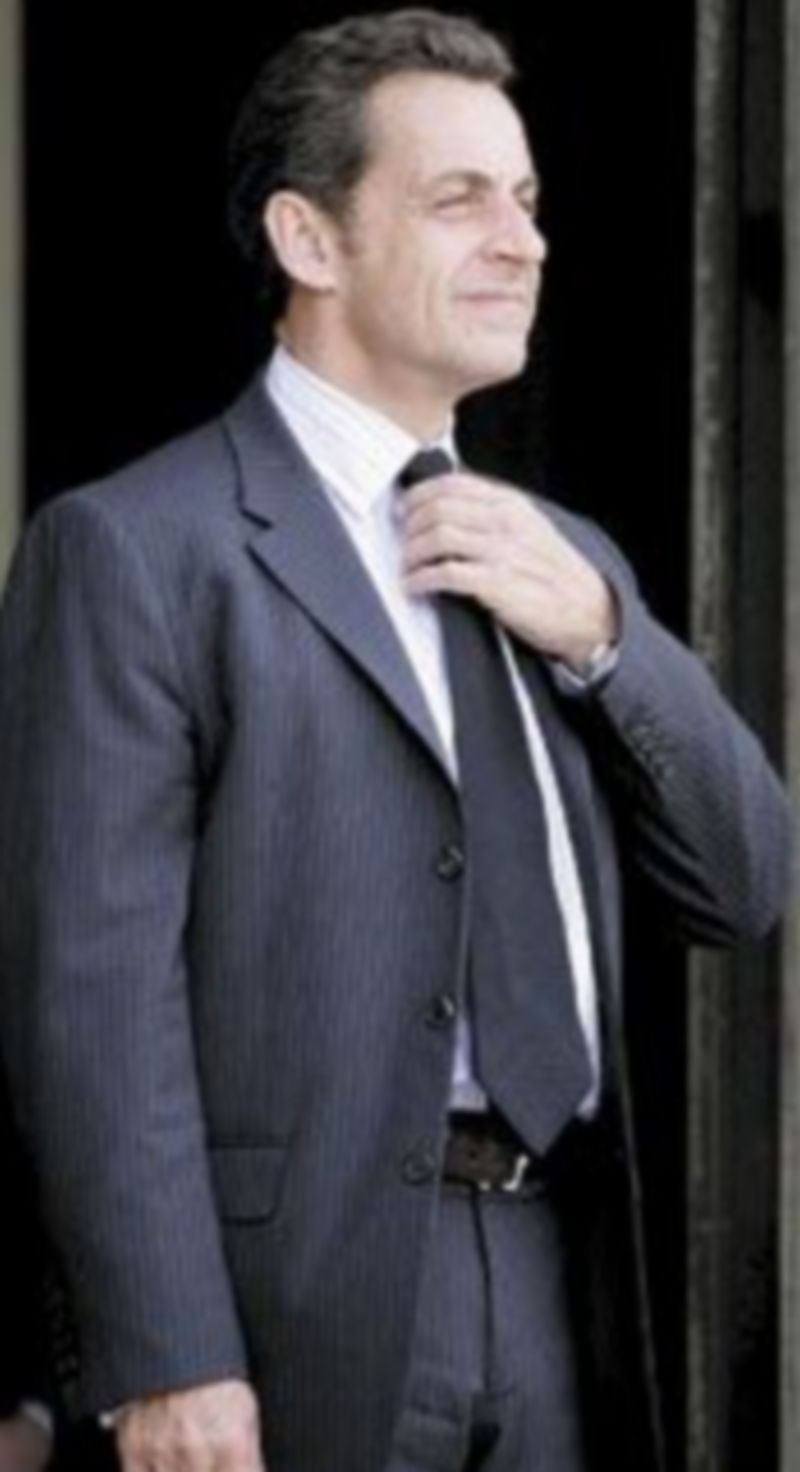 El presidente francés tiene ahora que apaciguar a los sindicatos y a los trabajadores con pequeñas reformas sociales. / EFE