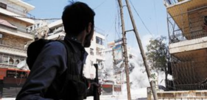 Los insurgentes aseguran que en Qusair no puede entrar material sanitario. / Reuters