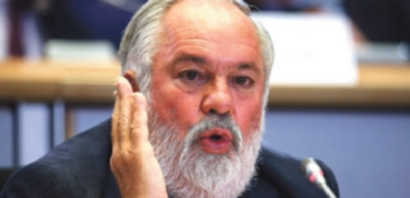 Arias Cañete comparece en la última comisión parlamentaria. / Efe