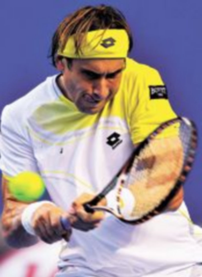 Ferrer devuelve la bola en su compromiso ante Rochus. / Reuters