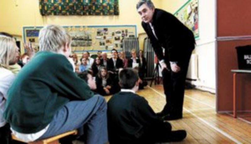 El primer ministro y candidato laborista a las elecciones del 6 de mayo