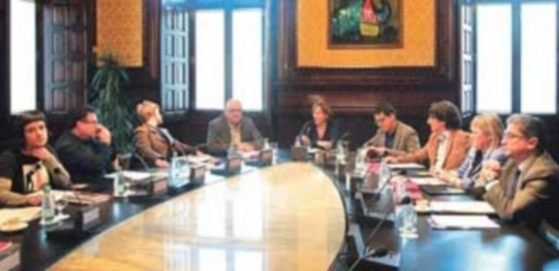 El Parlament suspende de momento los trámites de la resolución soberanista 1 La Mesa del Parlament es el órgano decisivo clave para la resolución. / EFE