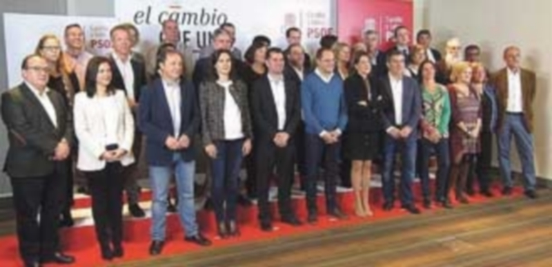 César Luena(c) junto al secretario regional del PSOE