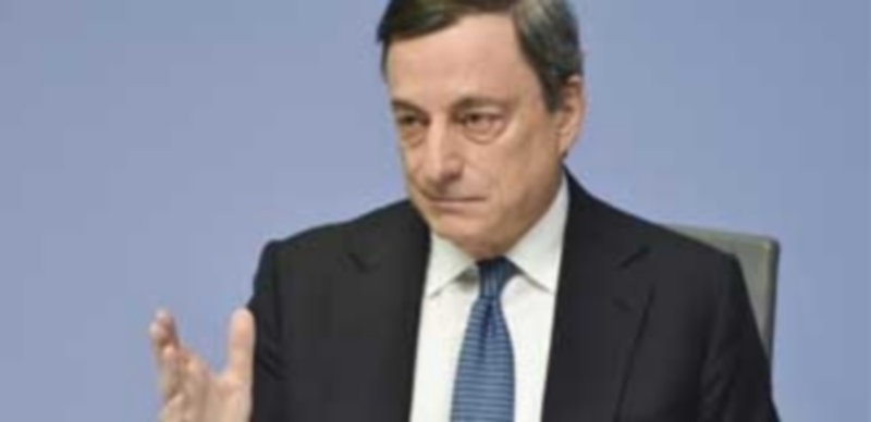 Mario Draghi anunció en rueda de prensa el nuevo paquete de medidas. / Efe