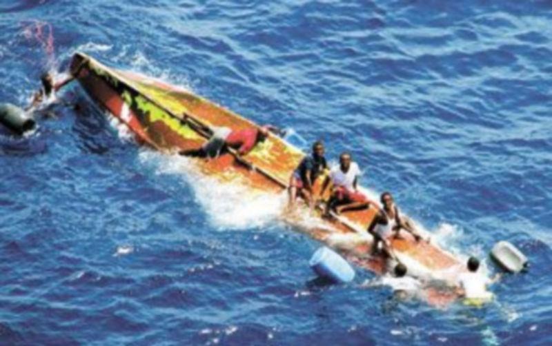 Los piratas fueron rescatados del agua por un buque español