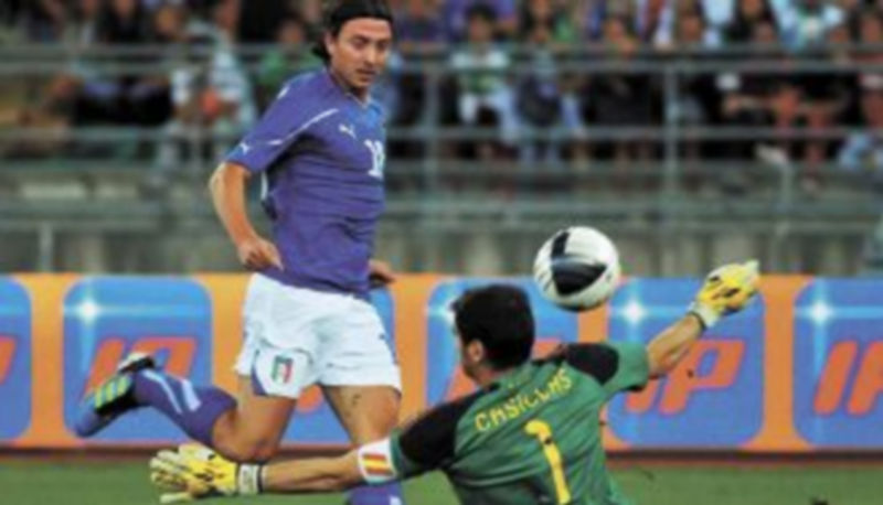 Riccardo Montolivo firmó el primer tanto del conjunto italiano en la primera mitad. / Efe